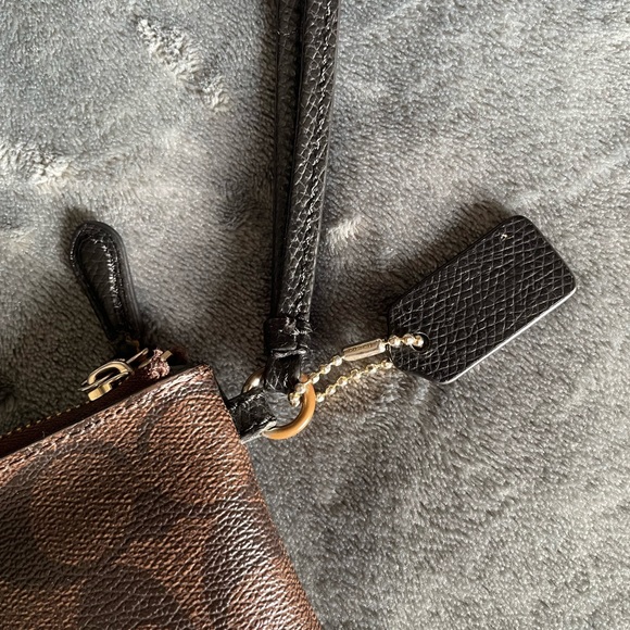 Coach wristlet - Picture 3 of 4